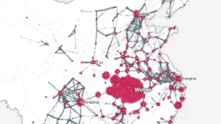 Carte de la Chine sur fond blanc : des milliers de points rouges s'agglutinent autour de Wuhan et se dispersent le long des lignes de trafic vers P&eacute;kin, Shanghai et Chongqing