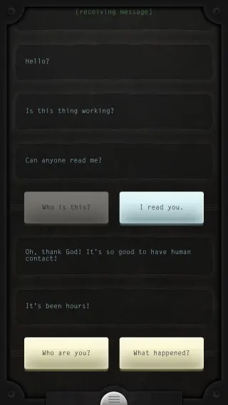 &Eacute;cran du t&eacute;l&eacute;phone : une conversation en cours o&ugrave; Taylor &eacute;crit &laquo; Hello? &raquo;, &laquo; Is this thing working? &raquo;, &laquo; Can anyone read me? &raquo;, et deux boutons de r&eacute;ponse en bas, &laquo; Who are you? &raquo; et &laquo; What happened? &raquo;